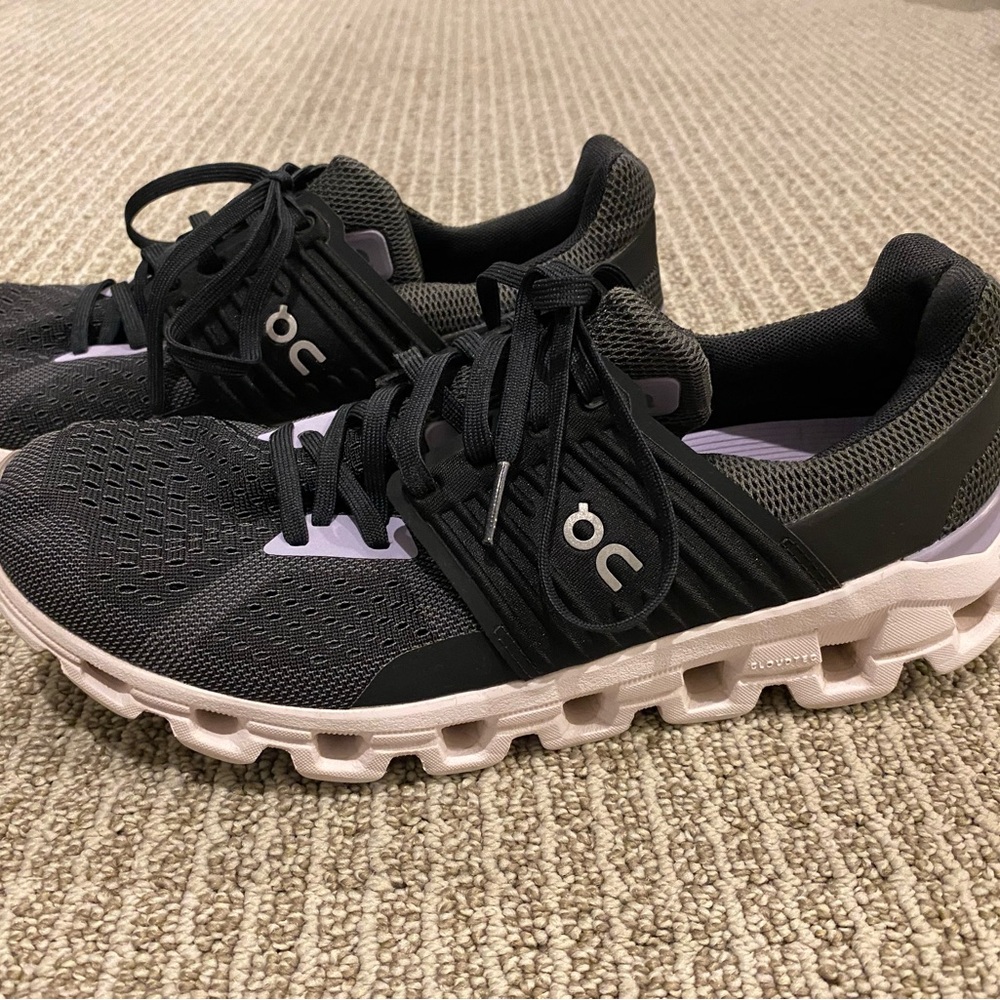 Women’s On Cloud neutral running shoe Size 8